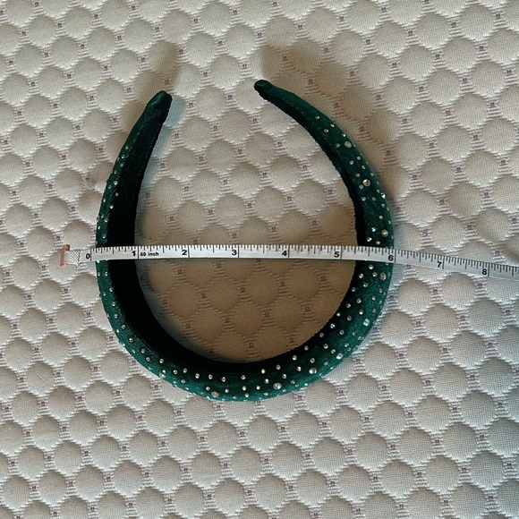 New without tags. Emerald green bejeweled headband - Picture 3 of 4